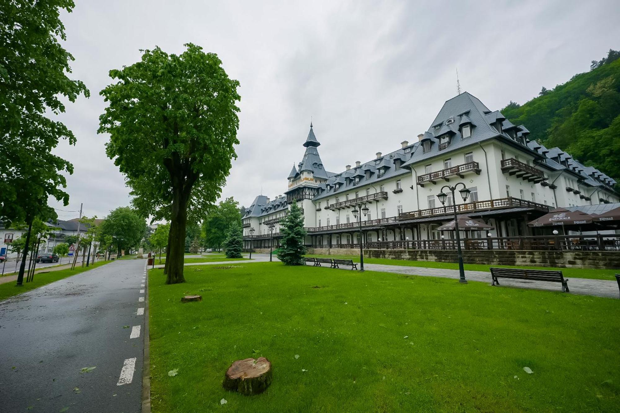 Hotel Central Călimăneşti Exterior foto