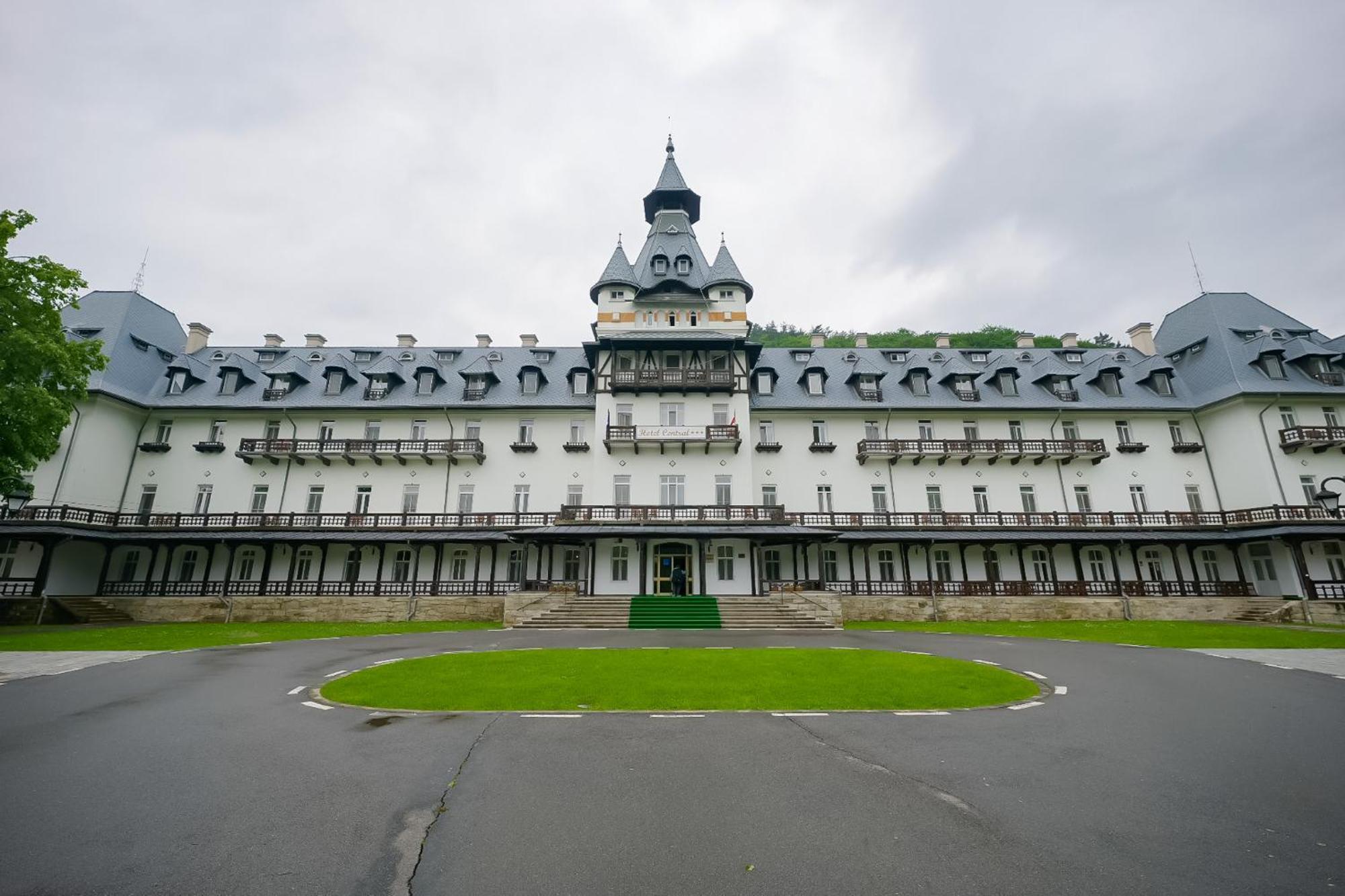 Hotel Central Călimăneşti Exterior foto